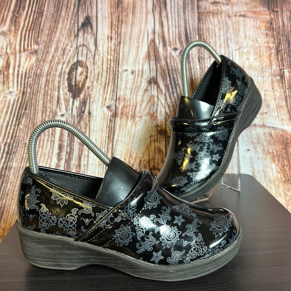 Safe T Step Floral Glossy Clogs Womens Sz 7